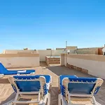 Nadurin, Large 7 Bedrooms - 2 Pools Tatil Evi Nadur