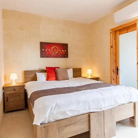 Vakantiehuis Nadurin, Large 7 Bedrooms - 2 Pools Nadur