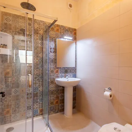 Nadurin, Large 7 Bedrooms - 2 Pools Nadur