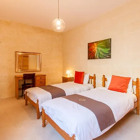 Nadurin, Large 7 Bedrooms - 2 Pools 펜션