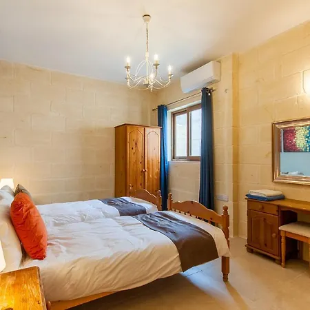 Nadurin, Large 7 Bedrooms - 2 Pools Holiday home Nadur
