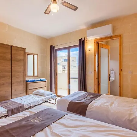 Nadurin, Large 7 Bedrooms - 2 Pools Holiday home Nadur
