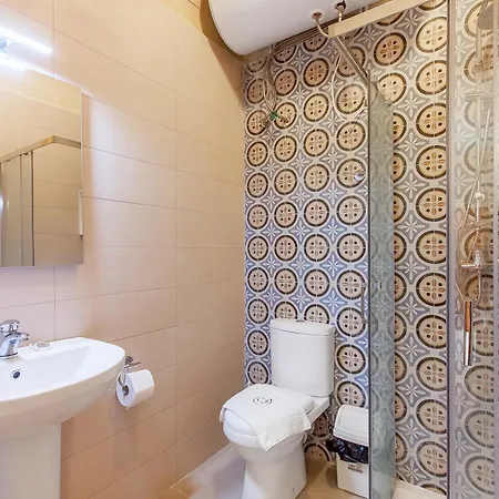 Nadurin, Large 7 Bedrooms - 2 Pools 纳杜尔