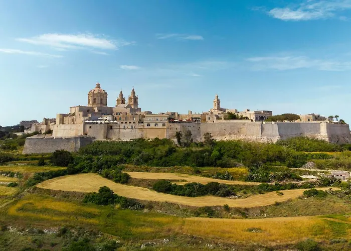 Nadurin, Large 7 Bedrooms - 2 Pools * ナダ