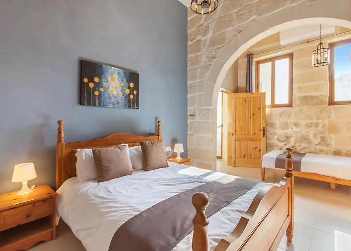 Nadurin, Large 7 Bedrooms - 2 Pools ナダ