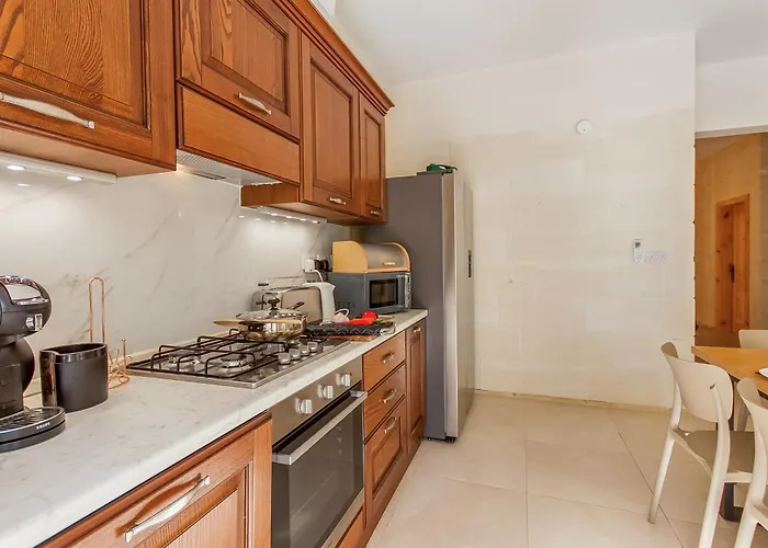 Nadurin, Large 7 Bedrooms - 2 Pools * ナダ