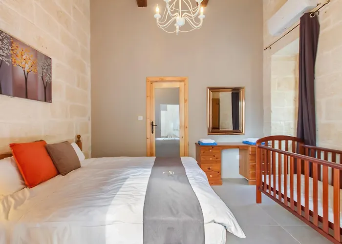 Nadurin, Large 7 Bedrooms - 2 Pools *