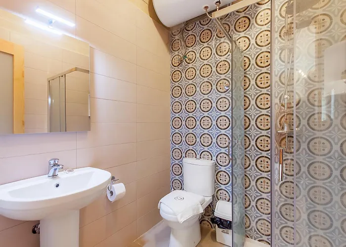 Nadurin, Large 7 Bedrooms - 2 Pools ナダ