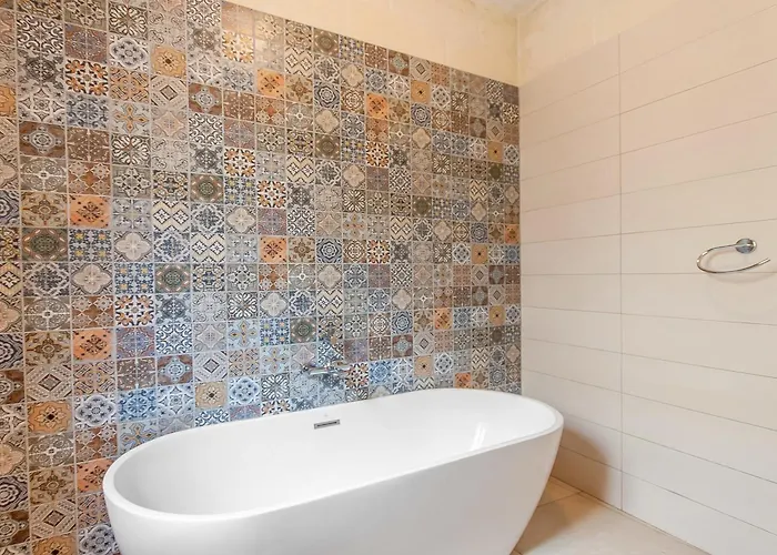 別荘 Nadurin, Large 7 Bedrooms - 2 Pools ナダ