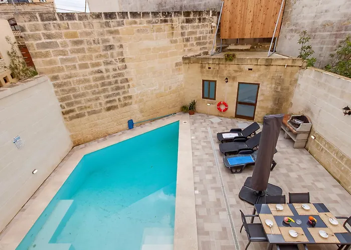 Nadurin, Large 7 Bedrooms - 2 Pools 別荘